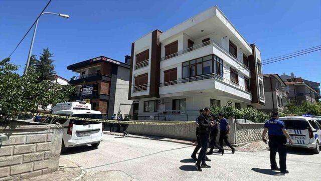 Tartıştığı Anne Ve Babasını Bıçaklayarak Öldürüp Kaçtı (2)