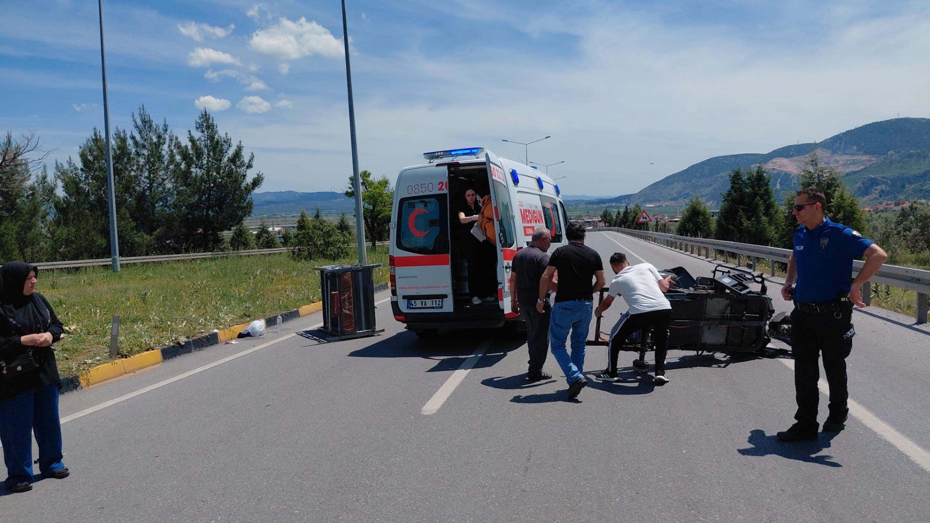 Tir Elektrikli Bisiklete Çarptı, Aynı Aileden 1 Kişi Öldü, 4 Kişi Yaralandı-1