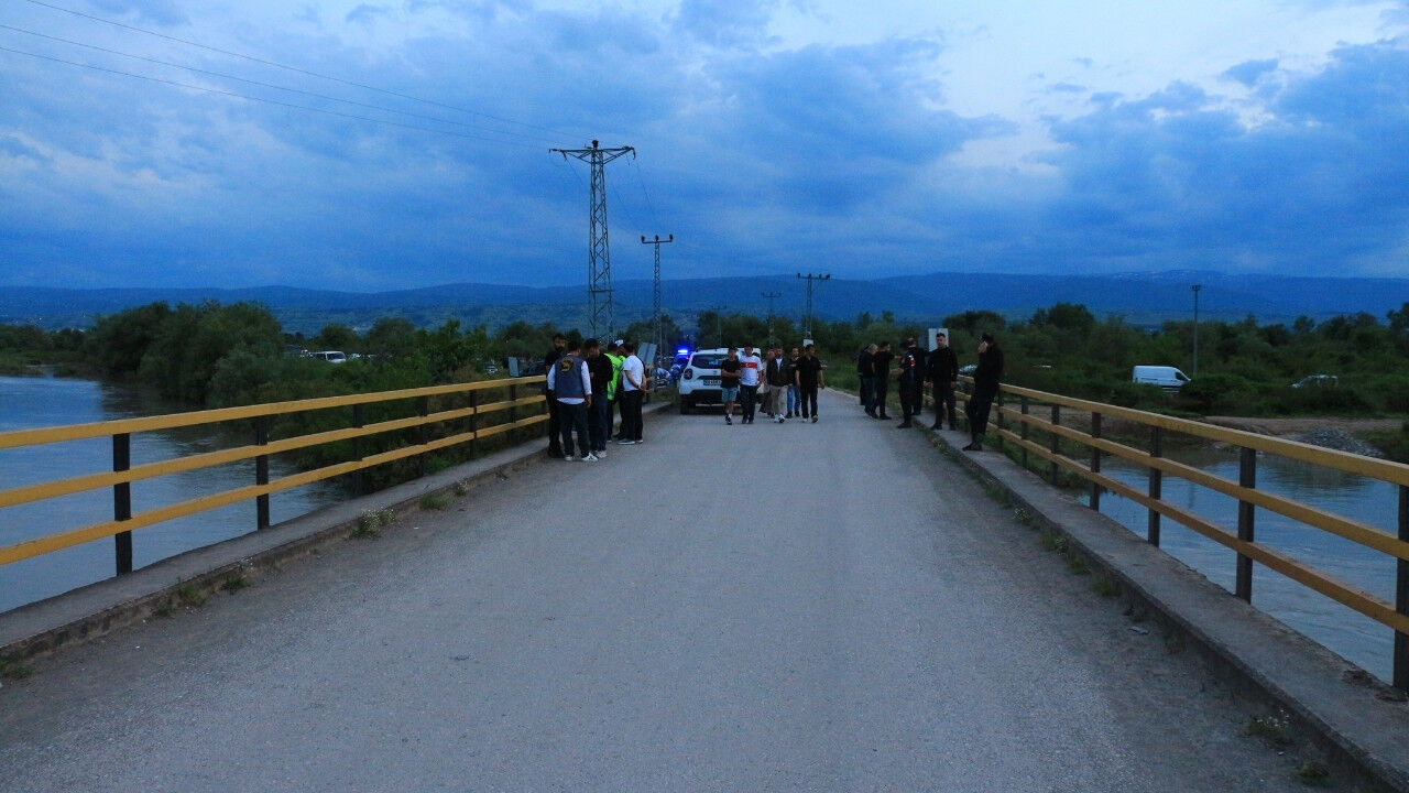 Tokat’ta Kelkit Çayı’nda Kaybolan 2 Genç Aranıyor (1)