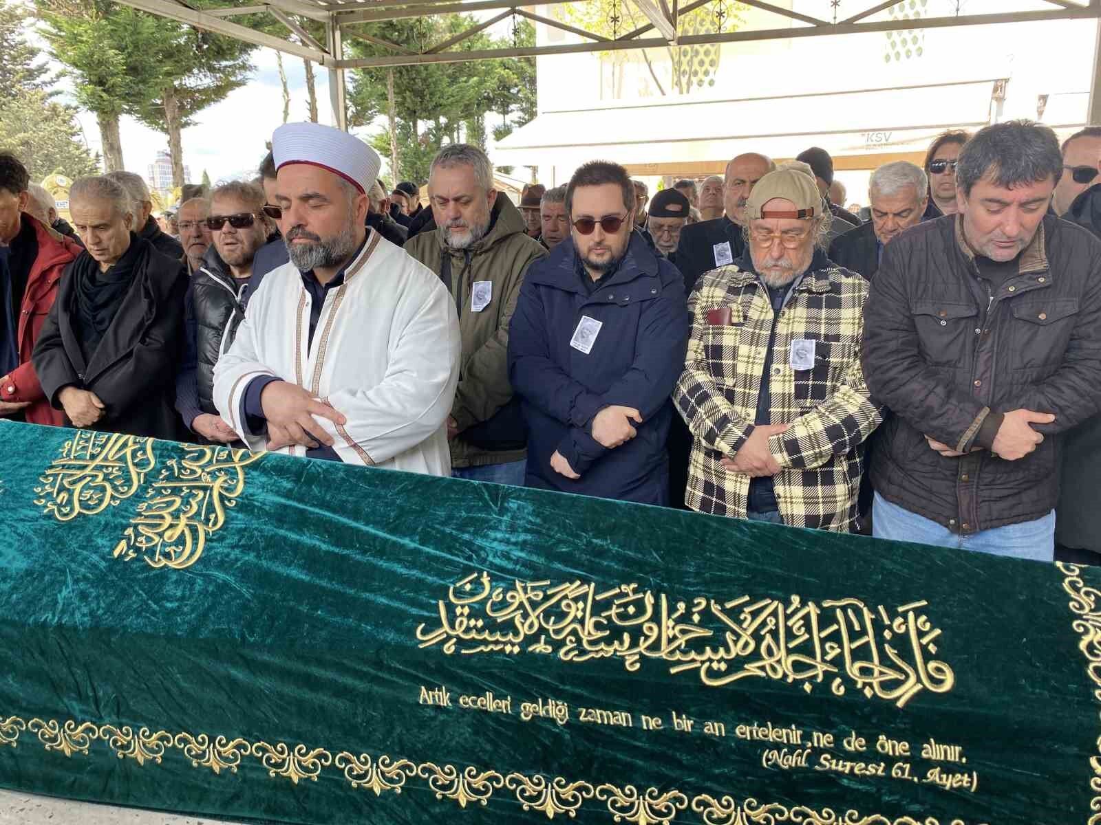 Türk Pop Müziğinin Usta İsmi Tülay Özer Son Yolculuğuna Uğurlandı (1)-1