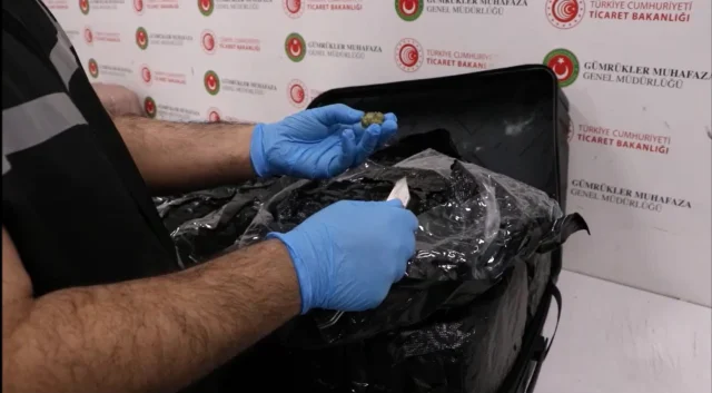 Valizden 19 Kilo Yasaklı Madde Çıktı (1)