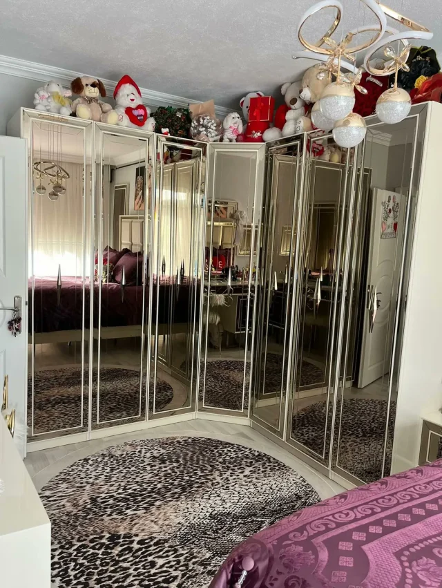 Yeni Evli Gelinin Paylaştığı Yatak Odası Tartışma Yarattı (1)-1