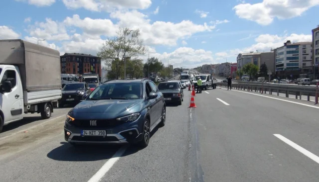 Yola Saçılan Vidalar Kaosa Neden Oldu Lastikler Patladı (1)-1