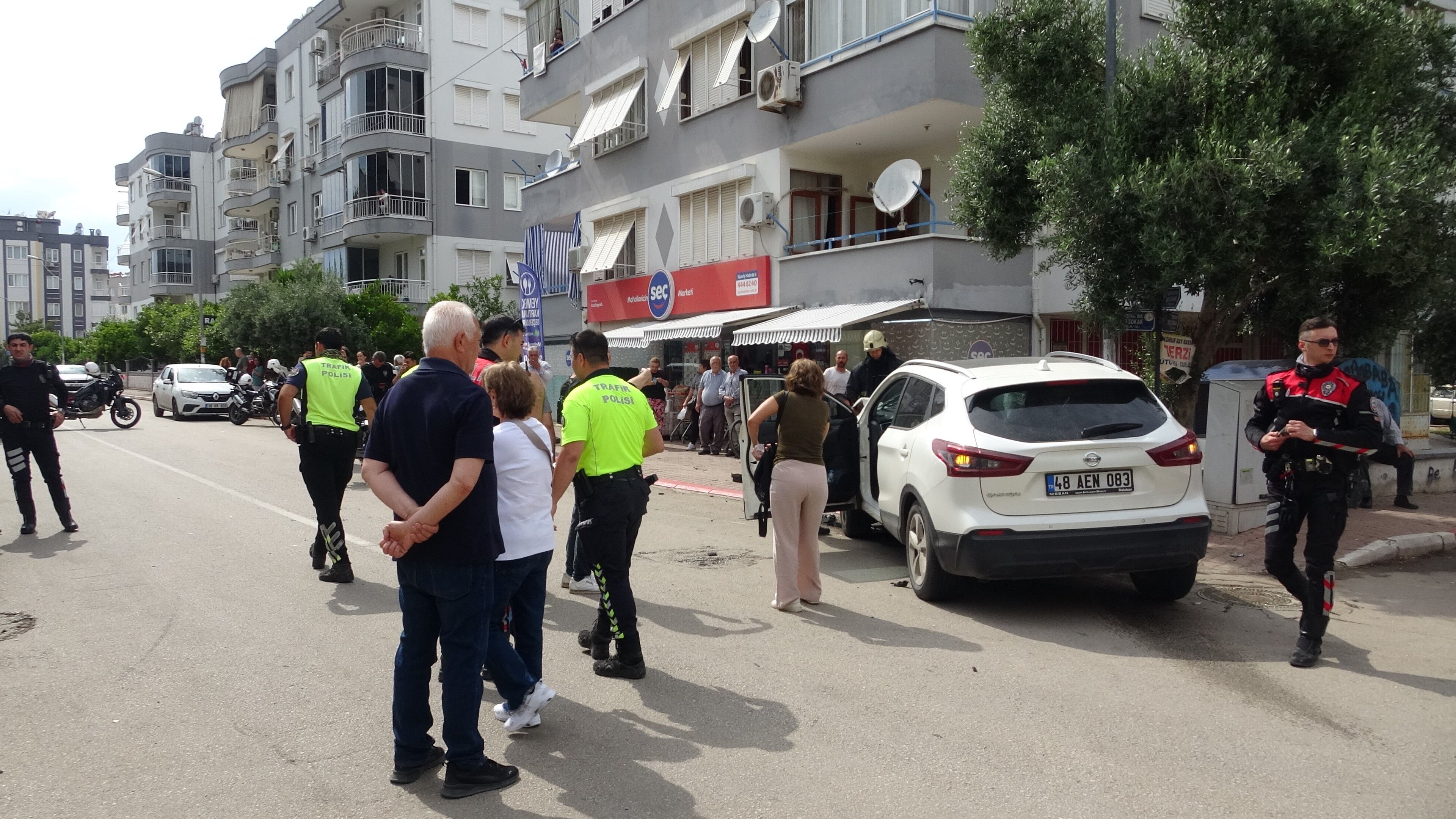 Yunus Timleri Ile Otomobil Çarpıştı 2 Polis Yaralı (1)