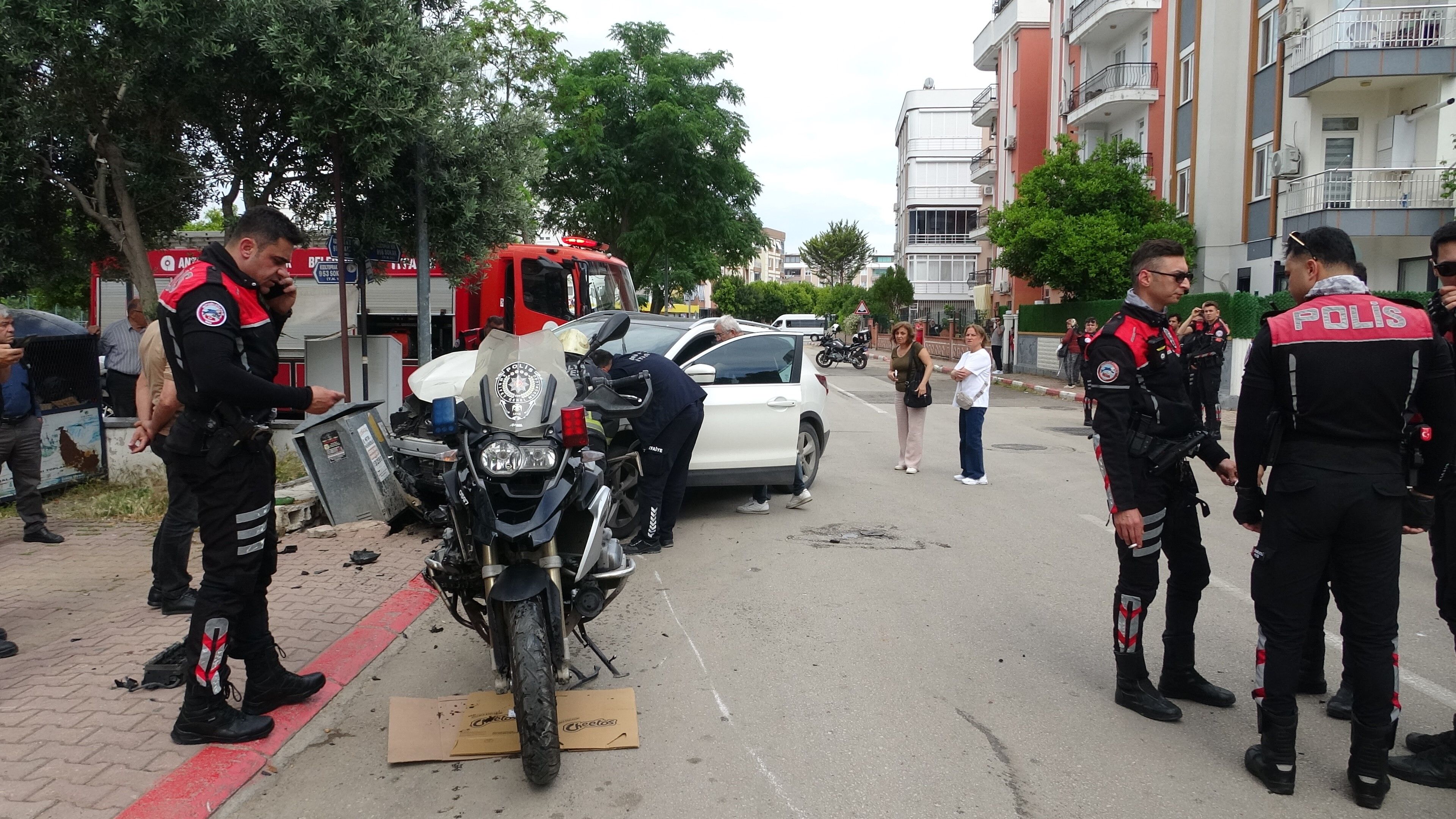 Yunus Timleri Ile Otomobil Çarpıştı 2 Polis Yaralı (3)