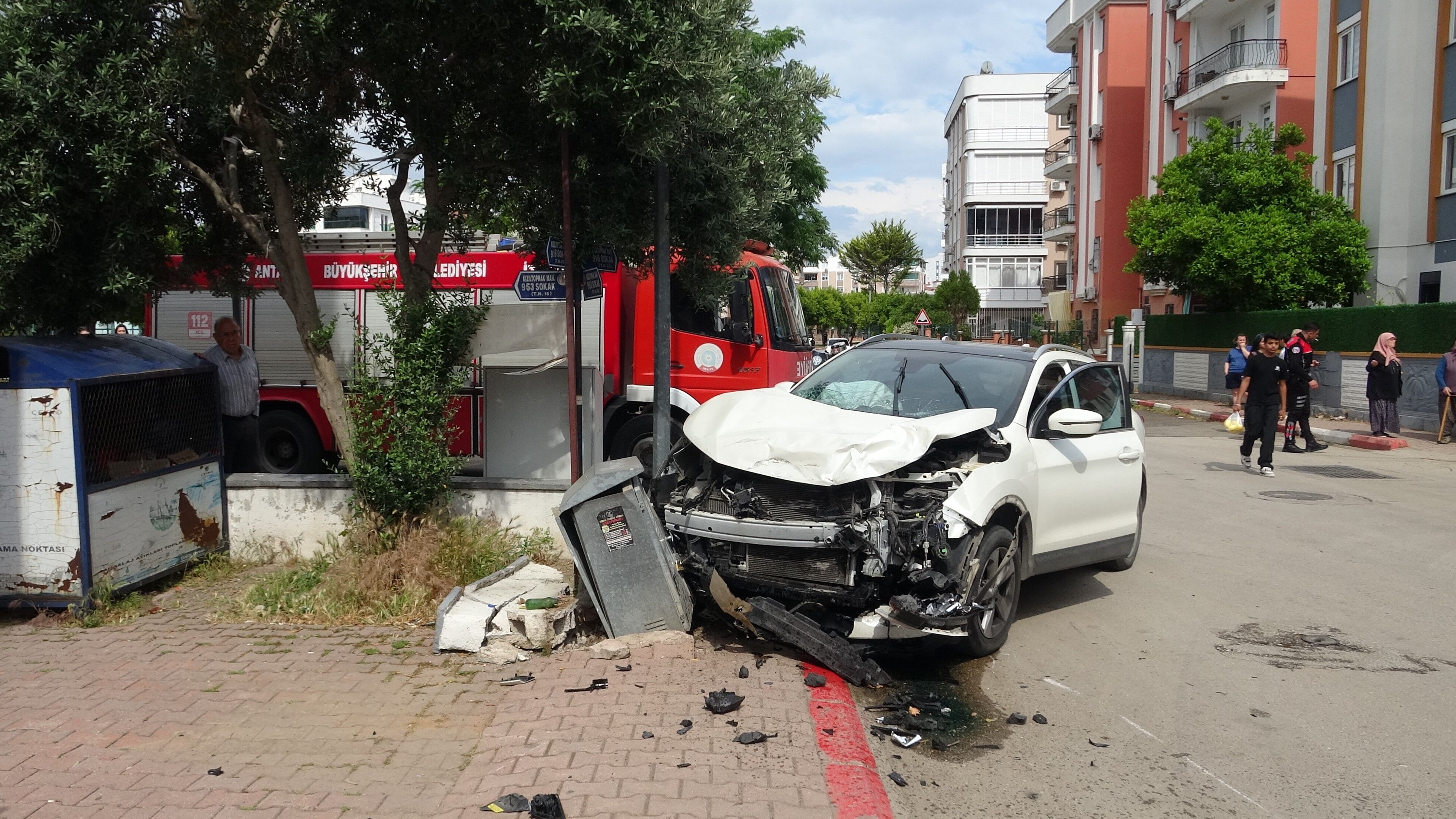 Yunus Timleri Ile Otomobil Çarpıştı 2 Polis Yaralı (7)