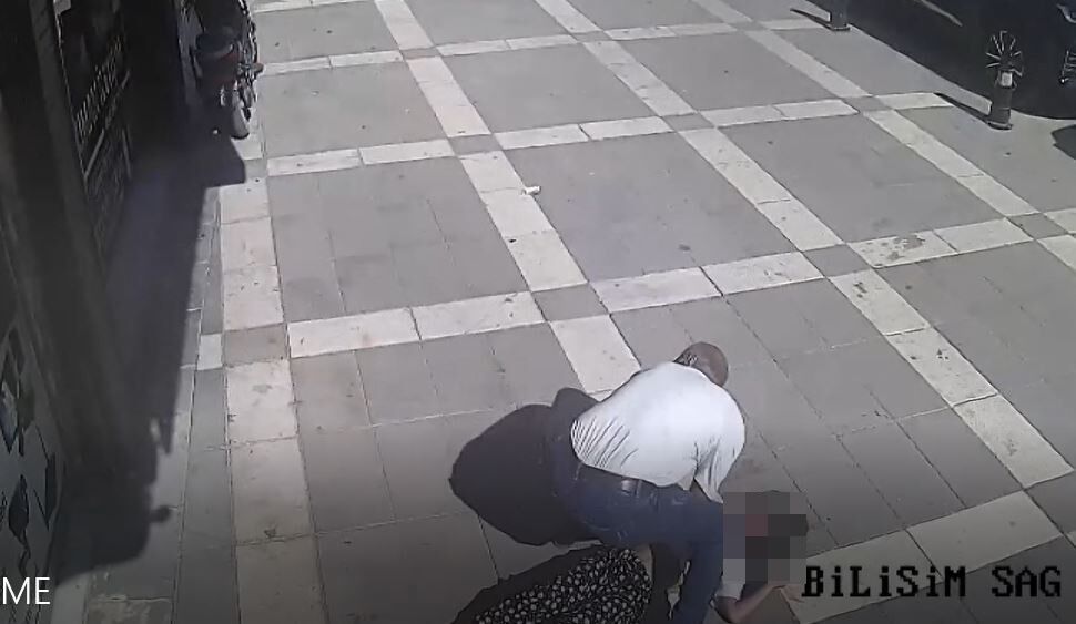 12 Yaşındaki Çocuk, 2'Nci Kattan Düştü; O Anlar Kamerada (1)