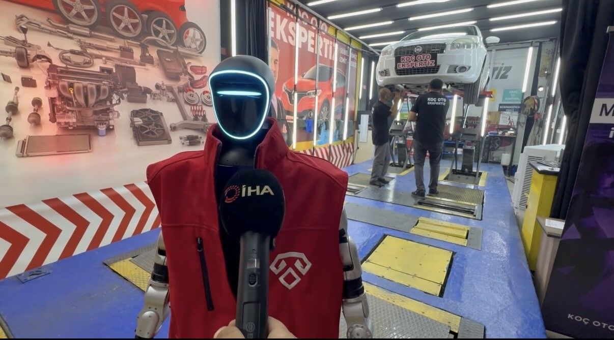 Oto ekspertizde çalışan robot, ustasından zam istedi
