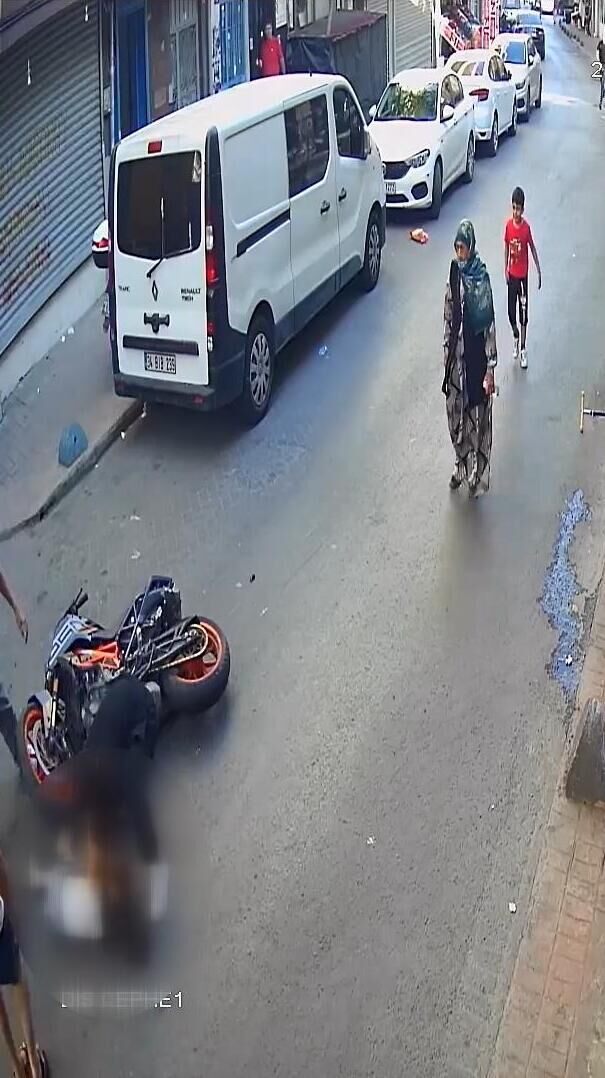 4 Yaşındaki Şevval’e Motosiklet Çarptı; O Anlar Kamerada (3)