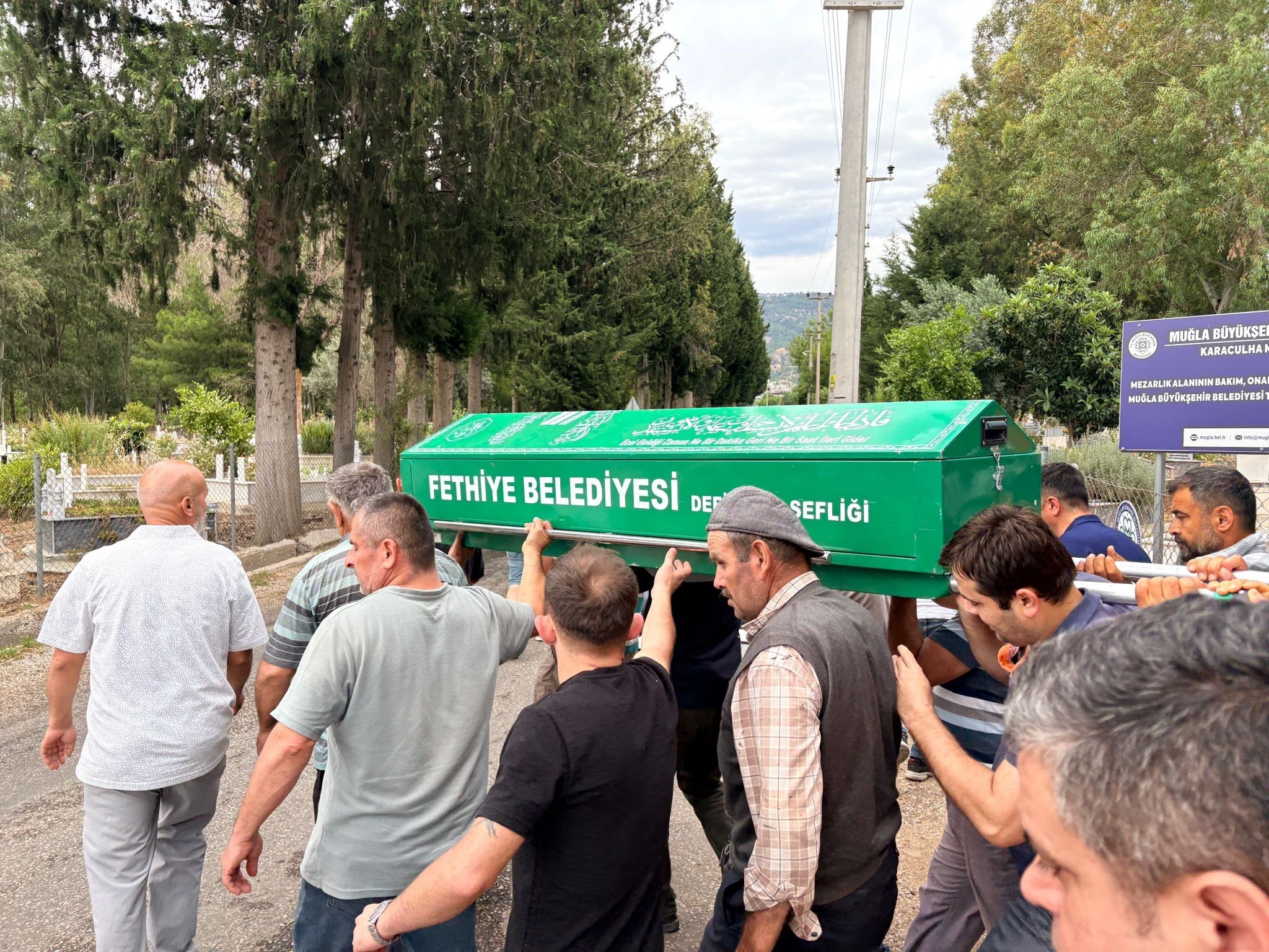 Kapı gıcırtısı kavgasında hayatını kaybeden baba toprağa verildi