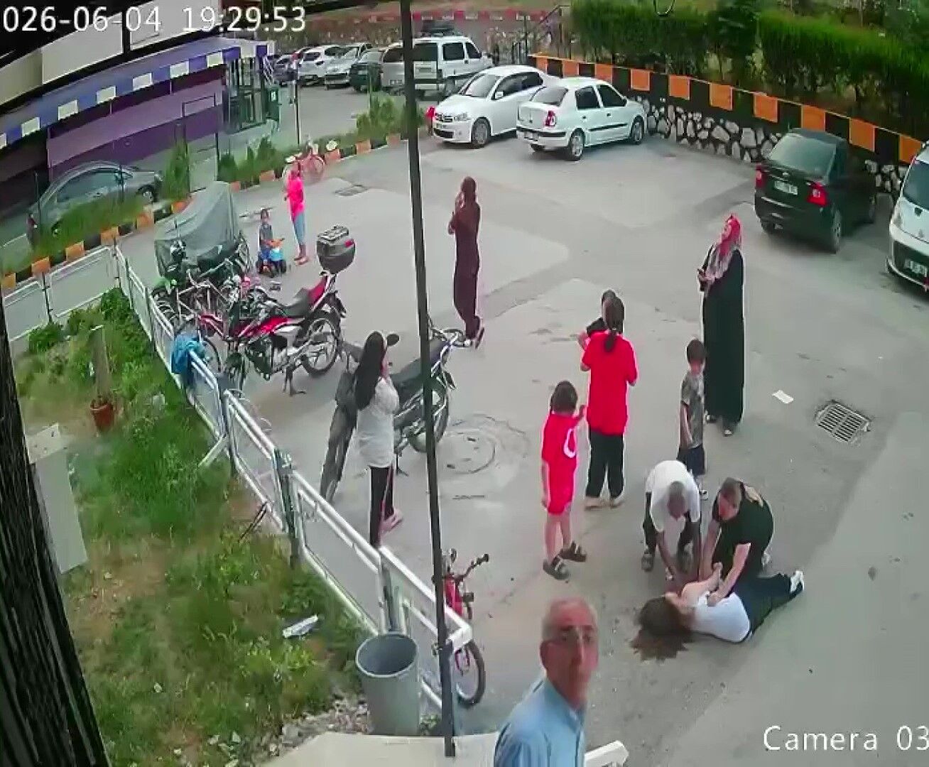 Adana’da 12. Kattan Düşen E.d.k. Mucize Eseri Hayatta! O Anlar Kamerada2