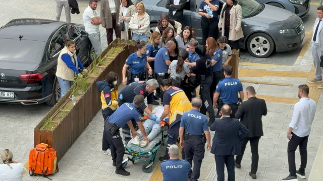 Adliye Önü Savaş Alanına Döndü, 8 Kadın Gözaltına Alındı (3)