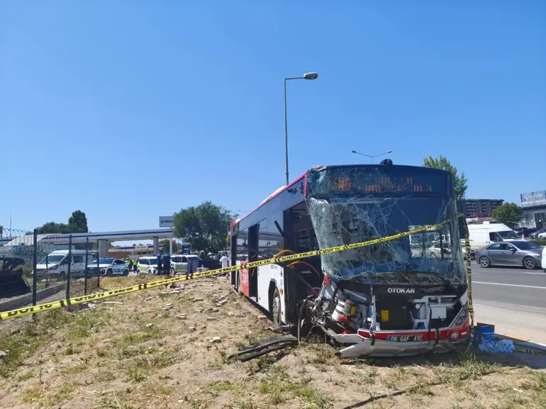Ankara'da Belediye Otobüsü Ve Hafif Ticari Araç Çarpıştı 1 Ölü, 9 Yaralı