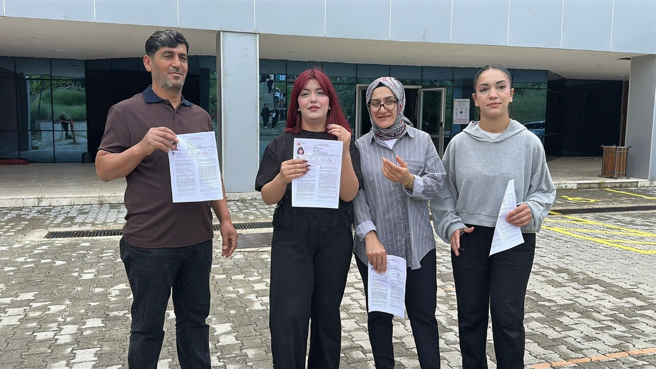 Anne, Baba Ve İki Kızları Aynı Yks'de Ter Döktü! Hayallerine Birlikte Koşuyorlar