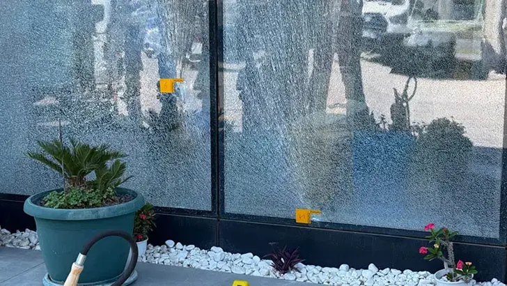 Antalya’da Otokoç Galerisine Silahlı Saldırı Şüpheli Her Yerde Aranıyor (1)