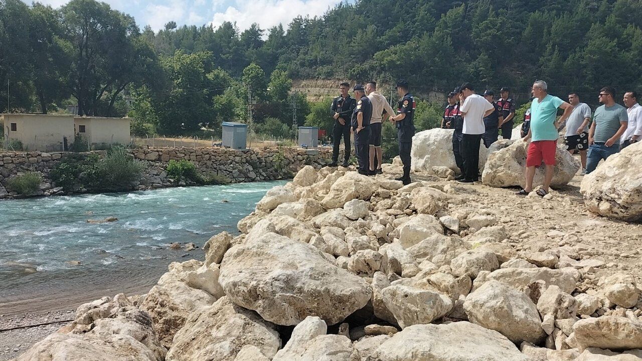 Antalya'da Serinlemek İçin Suya Girdi Bir Daha Kendisinden Haber Alınamadı (2)
