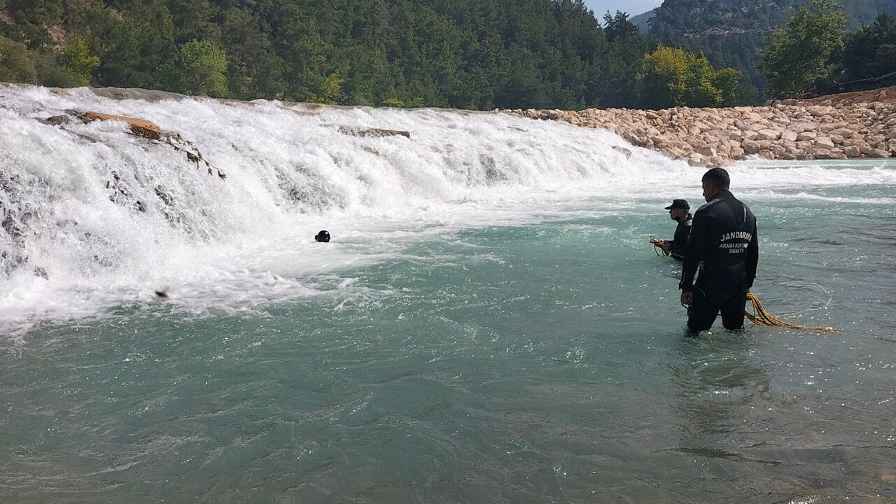 Antalya'da Serinlemek İçin Suya Girdi Bir Daha Kendisinden Haber Alınamadı