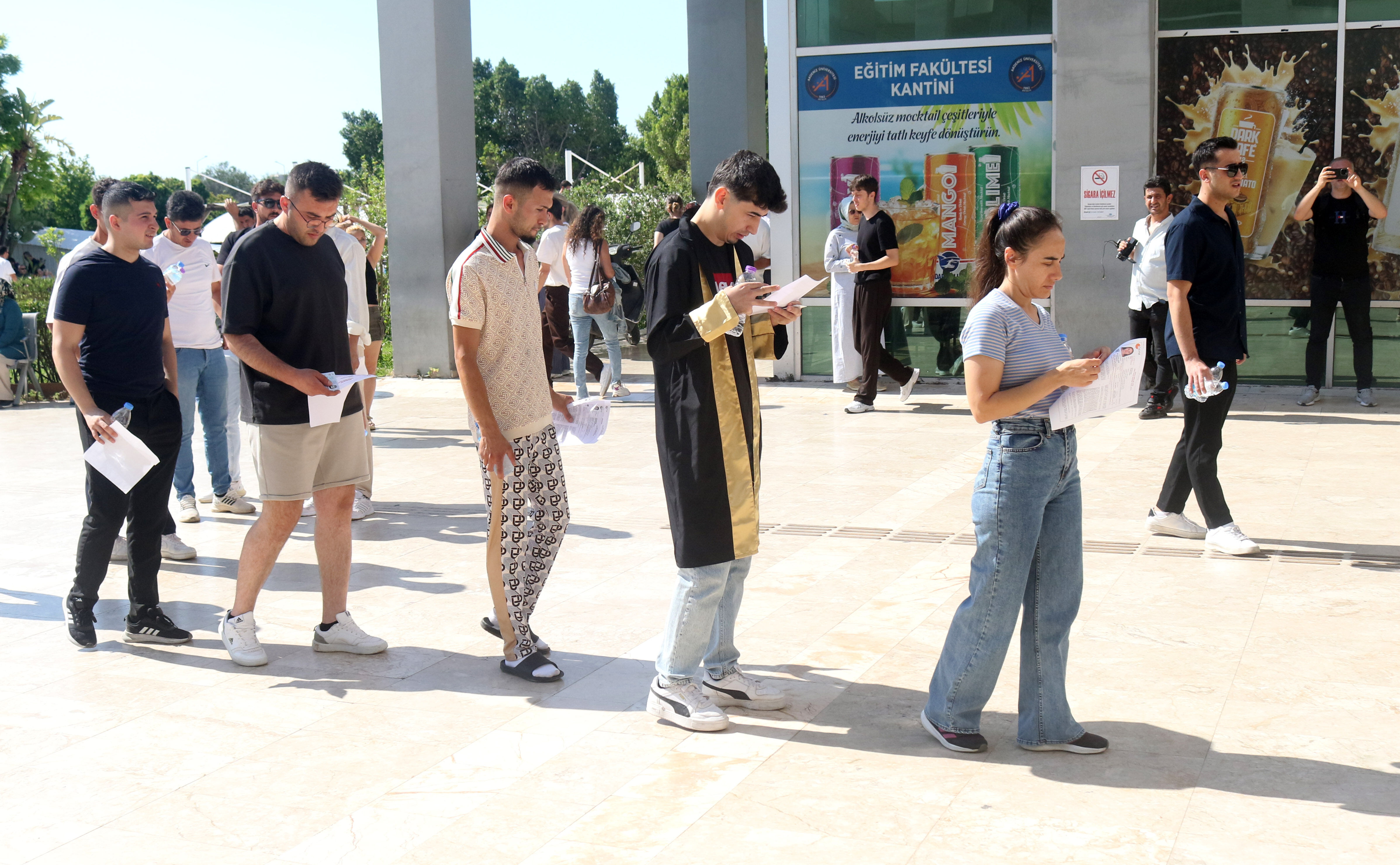 Aracını Park Edemeyince Sınava Geç Kalan Aday Içeri Alınmadı (4)