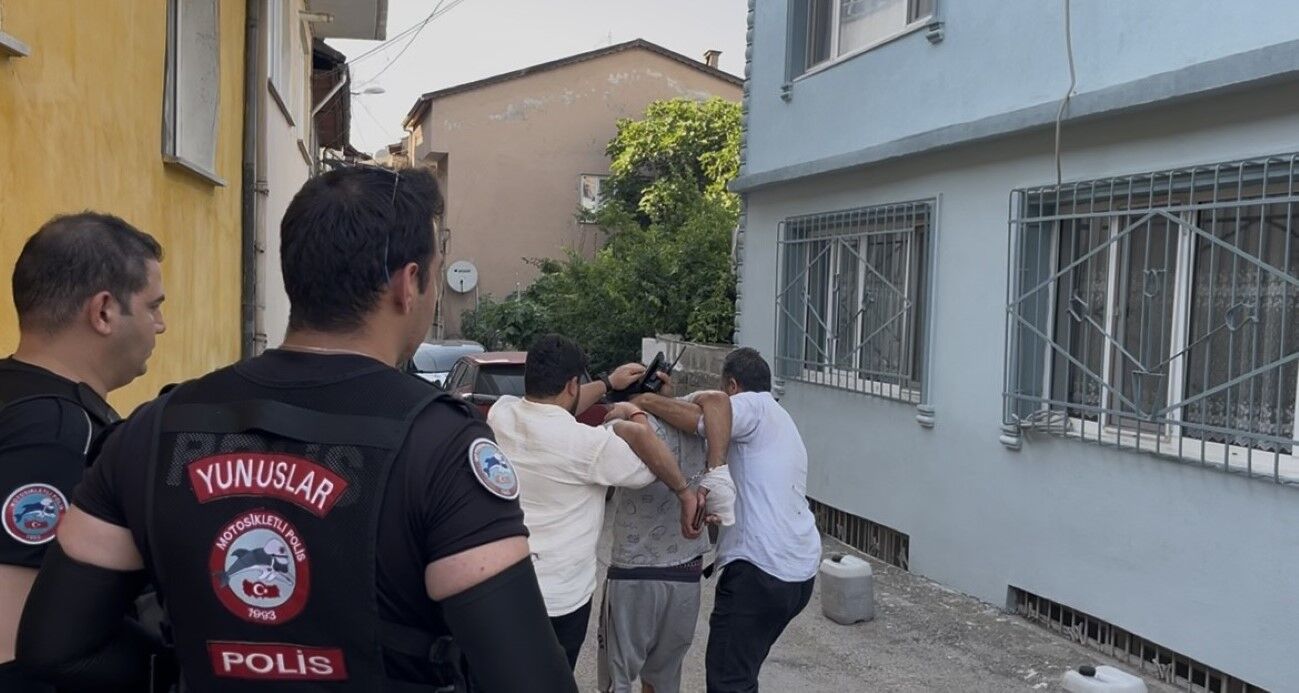 Özel harekat evi ablukaya aldı, yakalanınca "çalsaydınız açardım" dedi