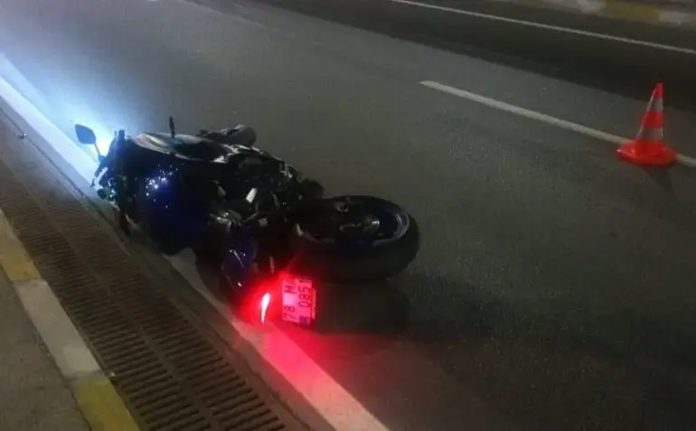 Aydınlatma Direğine Çarpan Motosikletteki 2 Üniversite Öğrencisi Öldü-2