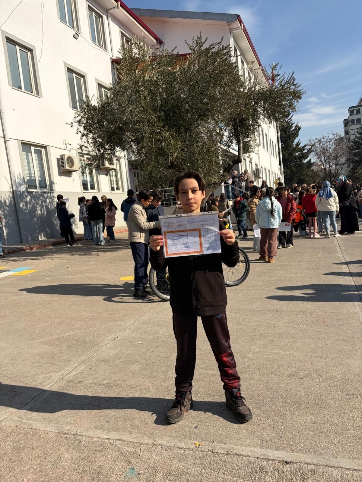 Ayser Çalık'taki Saldırıda Hayatını Kaybeden Öğrencilerin Yarım Kalan Karneleri Yürek Burktu (1)-1