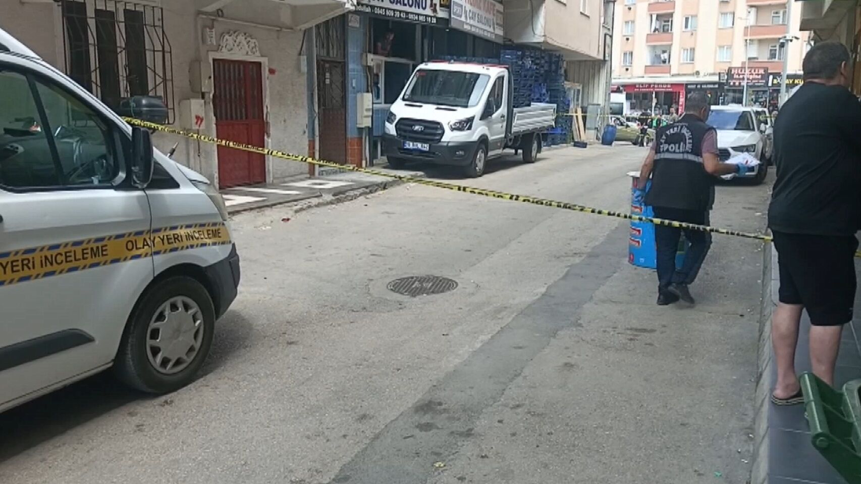 Bursa'da Sokak Ortasında Dehşet! Kurşunların Hedefi Olmayan Kişi De Vuruldu (2)