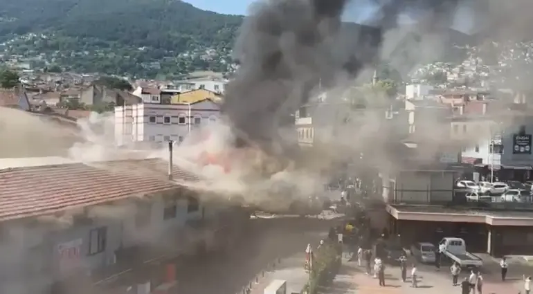 Bursa'da Tarihi Çarşıda Yangın