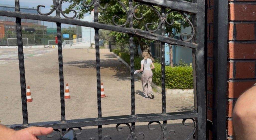 Bursa'da Yks'yi Saniyelerle Kaçırdı! Okul Önünde Umutlu Bekleyiş Sonuç Vermedi (4)