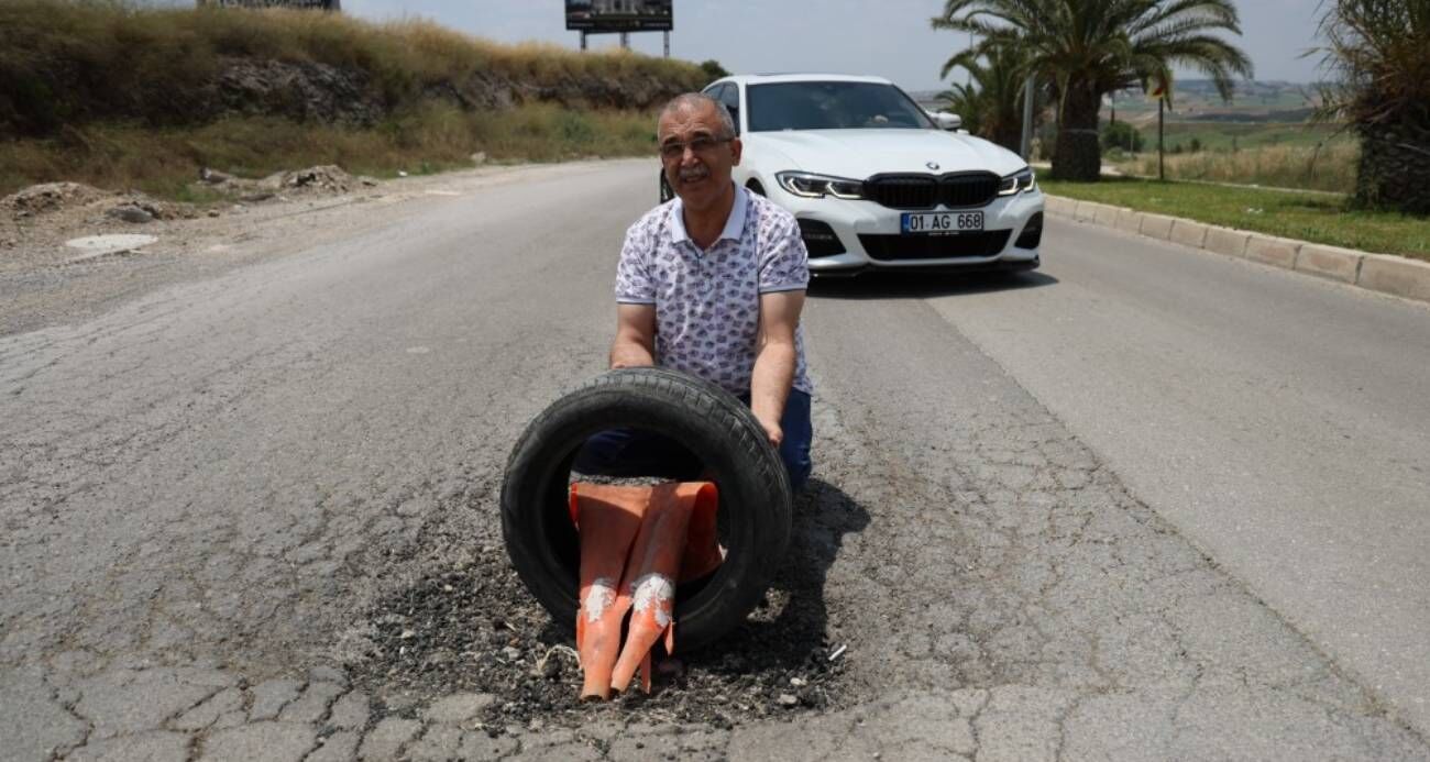 Depremzedelerden Belediyeye Yol Tepkisi; Çukurlara Lastik Ve Duba Koydular