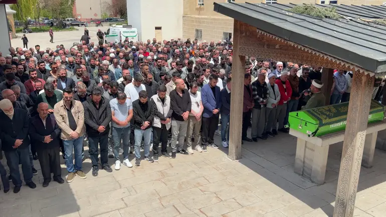 Dili Boğazına Kaçan Kız Kardeşini Kurtardı, Kalp Krizinden Öldü 1
