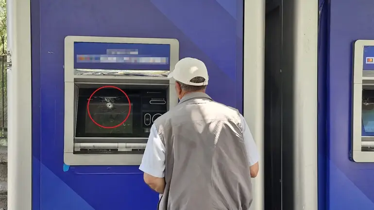 Diyarbakır’da Bir Bankaya Ait 2 Atm Kurşunlandı