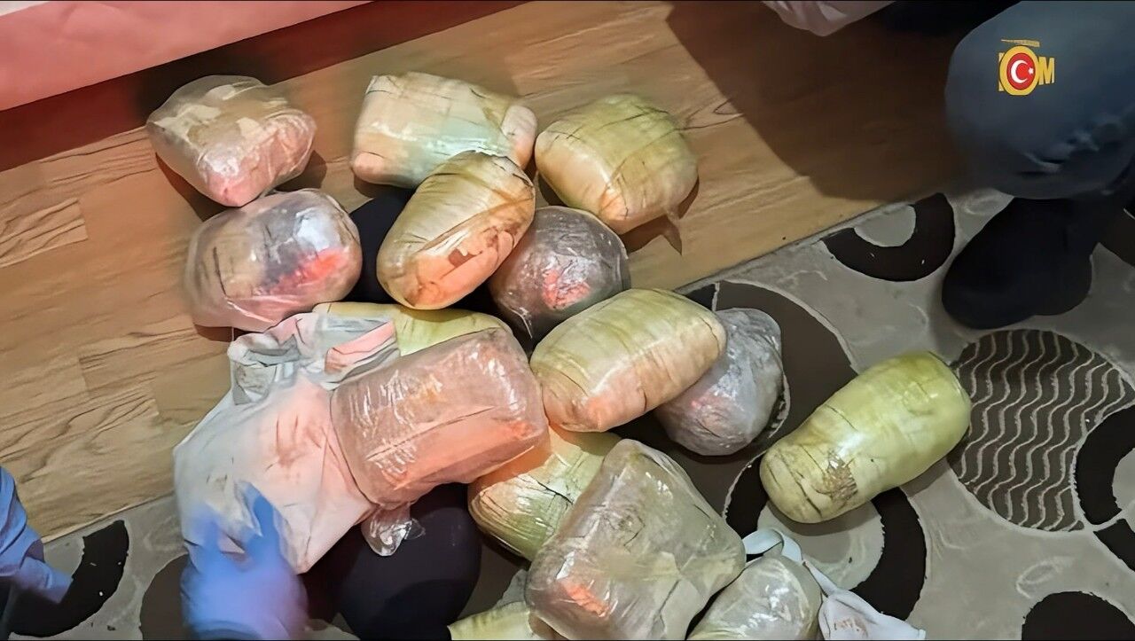 Diyarbakır’da Suç Örgütüne Büyük Operasyon! 40 Gözaltı 15 Tutuklu (1)-1