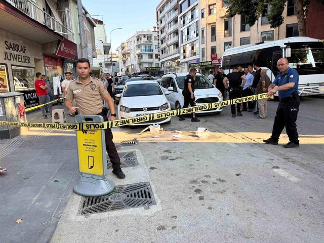Doğum Günü Sürprizi Kanlı Bitti Elinde Pastayla Silahlı Saldırıya Uğradı (2)