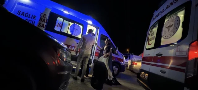 Düğün Salonunda Kavga Çıktı Gelin Ve Damat Hastaneye Kaldırıldı (3)