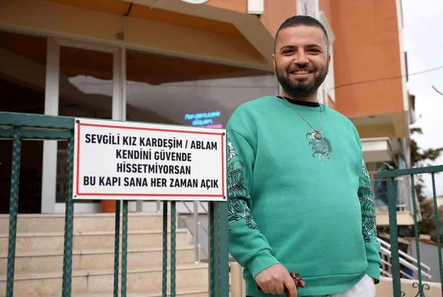 Dükkan Girişine Kadınlar Için Astığı Yazı, Gündem Oldu (1)