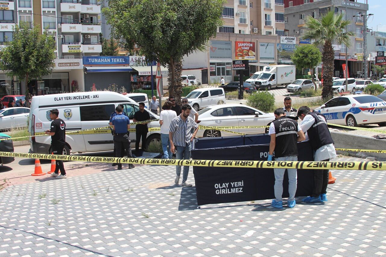 Emekli Polis, Bıçakla Saldıran Oğlunu Vurarak Öldürdü (3)