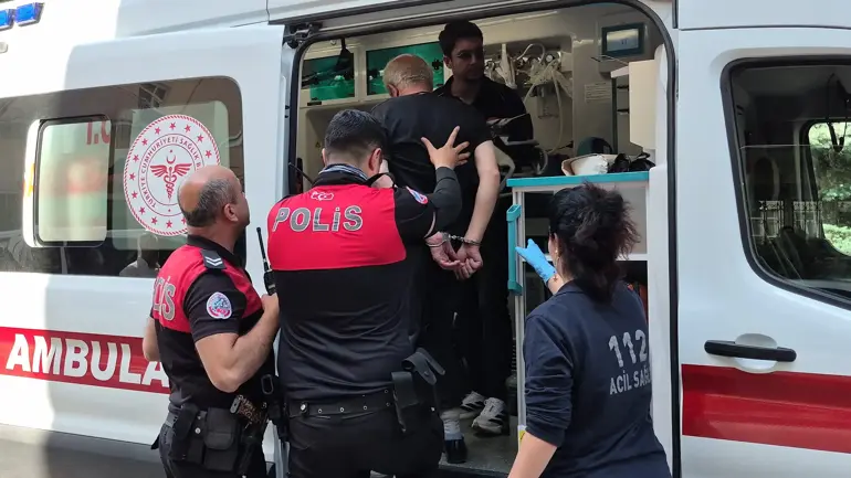 Eşi Ile Kızını Öldürüp, Diğer Kızını Yaralayan Baba Tutuklandı 1