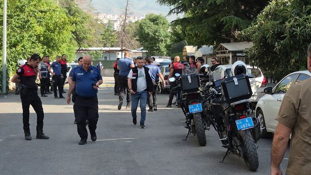 Eşine Ve Kızlarına Kurşun Yağdırdı 1 Ölü, 2 Yaralı (1)