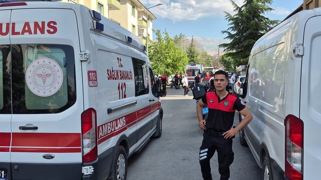 Eşine Ve Kızlarına Kurşun Yağdırdı 1 Ölü, 2 Yaralı (4)
