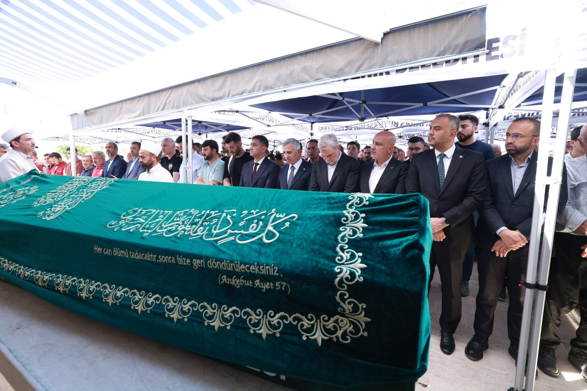 Kahramanmaraş'taki feci yangında ölen 3 kardeş son yolculuğuna uğurlandı