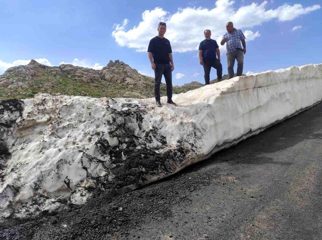 Haziran Ayının Ortasında Hala 5 Metre Kar Var (4)