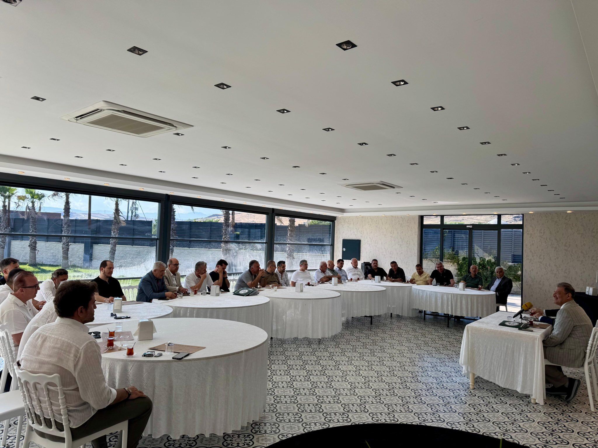 Milletvekili İrfan Karatutlu KİSAM toplantısında şehir vizyonunu değerlendirdi3