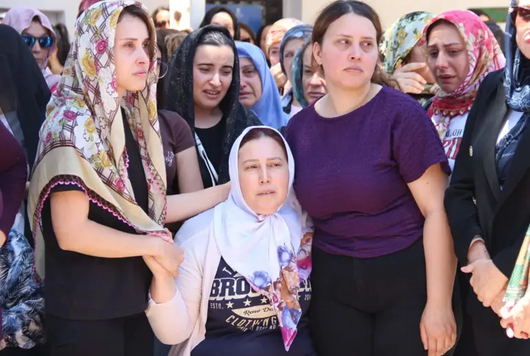 Irmak Öğretmen, İzmir'de Son Yolculuğuna Uğurlandı 1