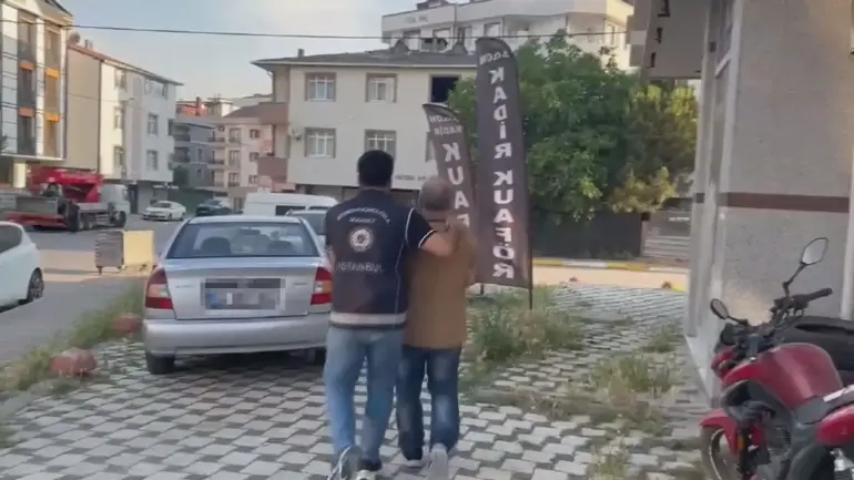 İstanbul'da Göçmen Kaçakçılığı Ve Sahte Belge Operasyonu; 18 Gözaltı