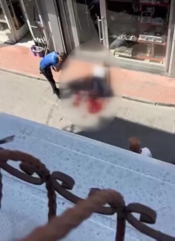 Kasımpaşa’da kız çocuğuna taciz iddiası; 60 yaşındaki şüpheli 3 yerinden bıçaklandı