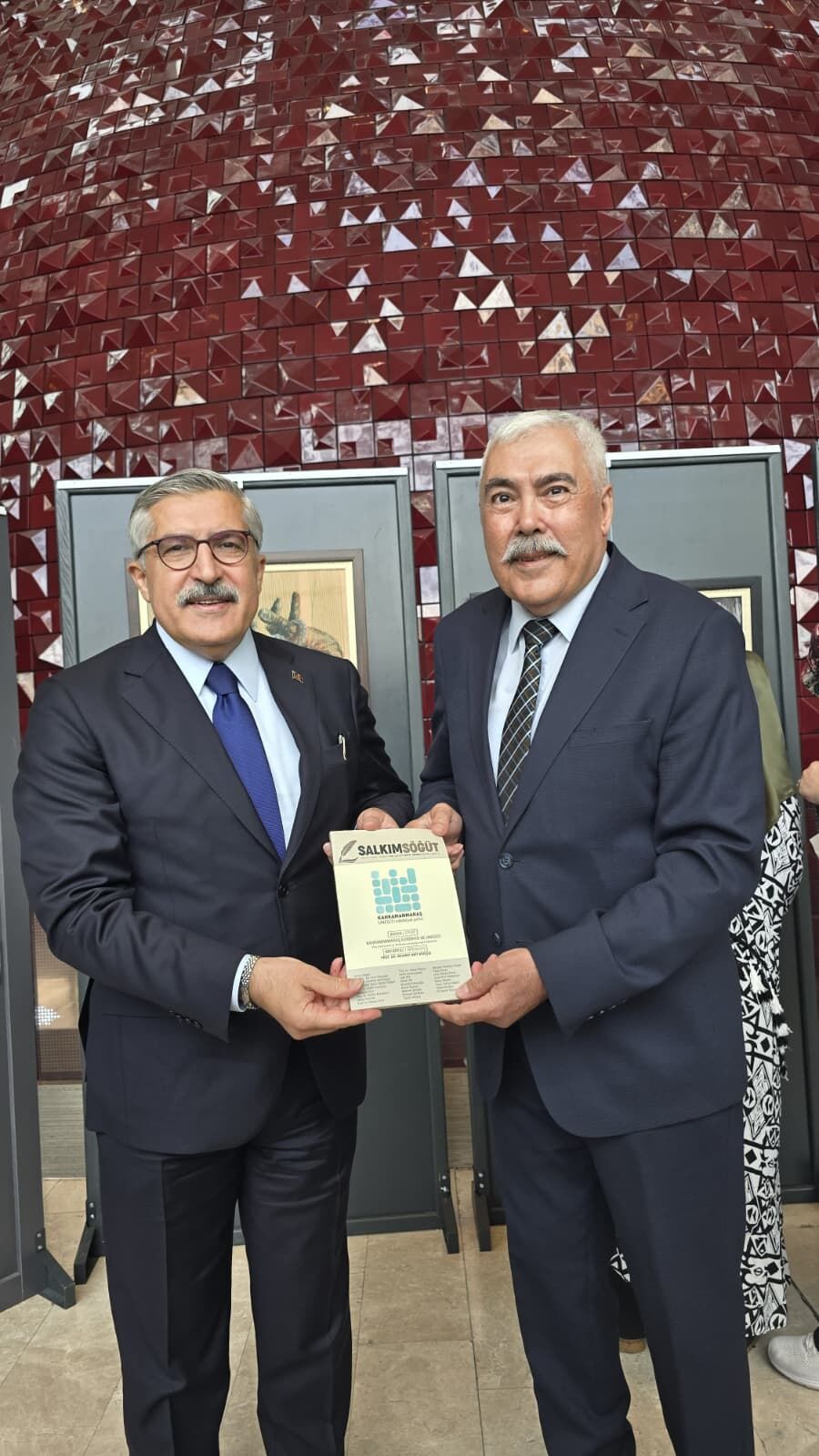 Kahramanmaraş Edebiyatı Dünyaya Açılıyor Salkımsöğüt Dergisi Artık Basılı Yayında (5)
