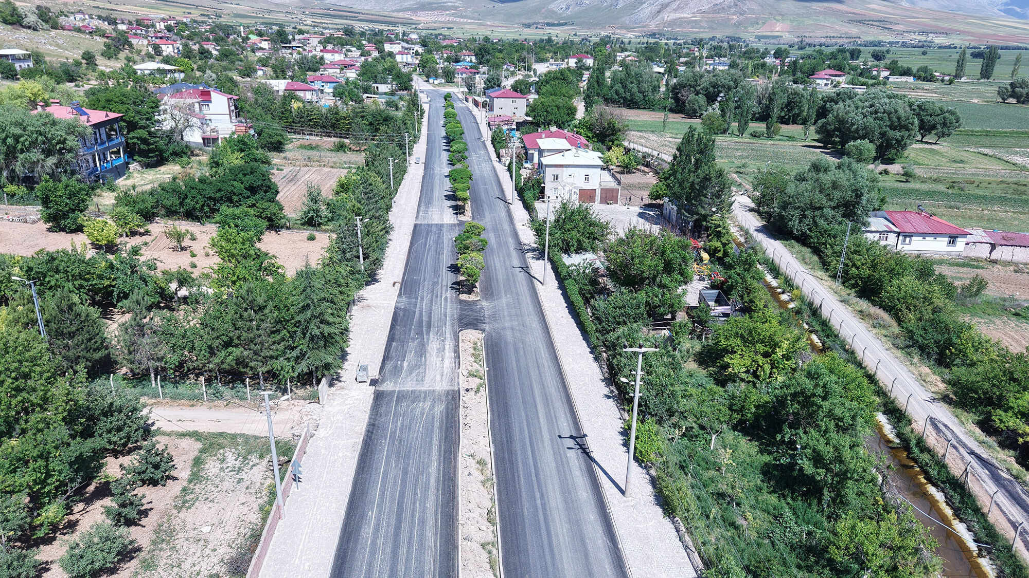 Kahramanmaraş Elbistan’da 1,5 Km’lik Yol Baştan Sona Yenileniyor (4)