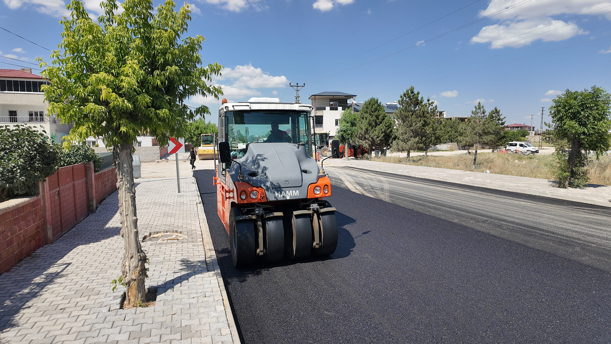 Kahramanmaraş Elbistan’da Tepebaşı Caddesi Asfaltla Yenileniyor (1)