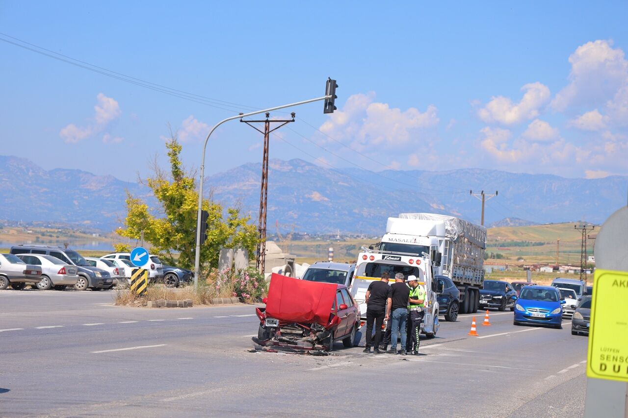 Kahramanmaraş’ta Aynı Yolda İki Trafik Kazası 2 Yaralı (3)