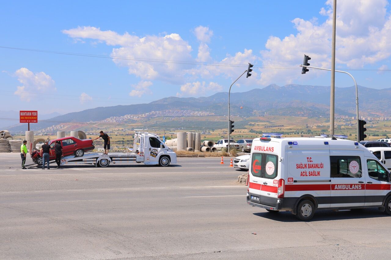 Kahramanmaraş’ta Aynı Yolda İki Trafik Kazası 2 Yaralı (4)